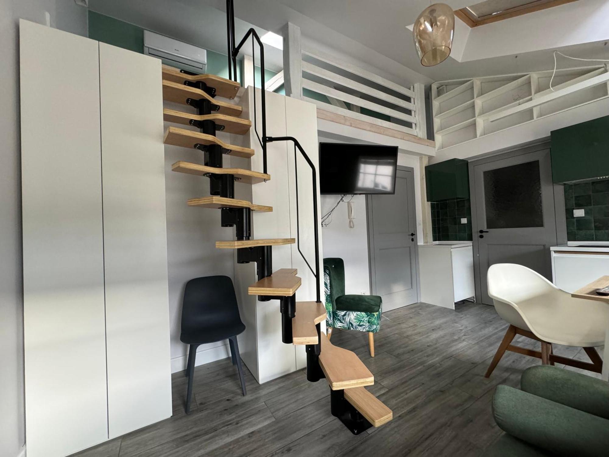 Forest Nook Main Square Loft Apartment *