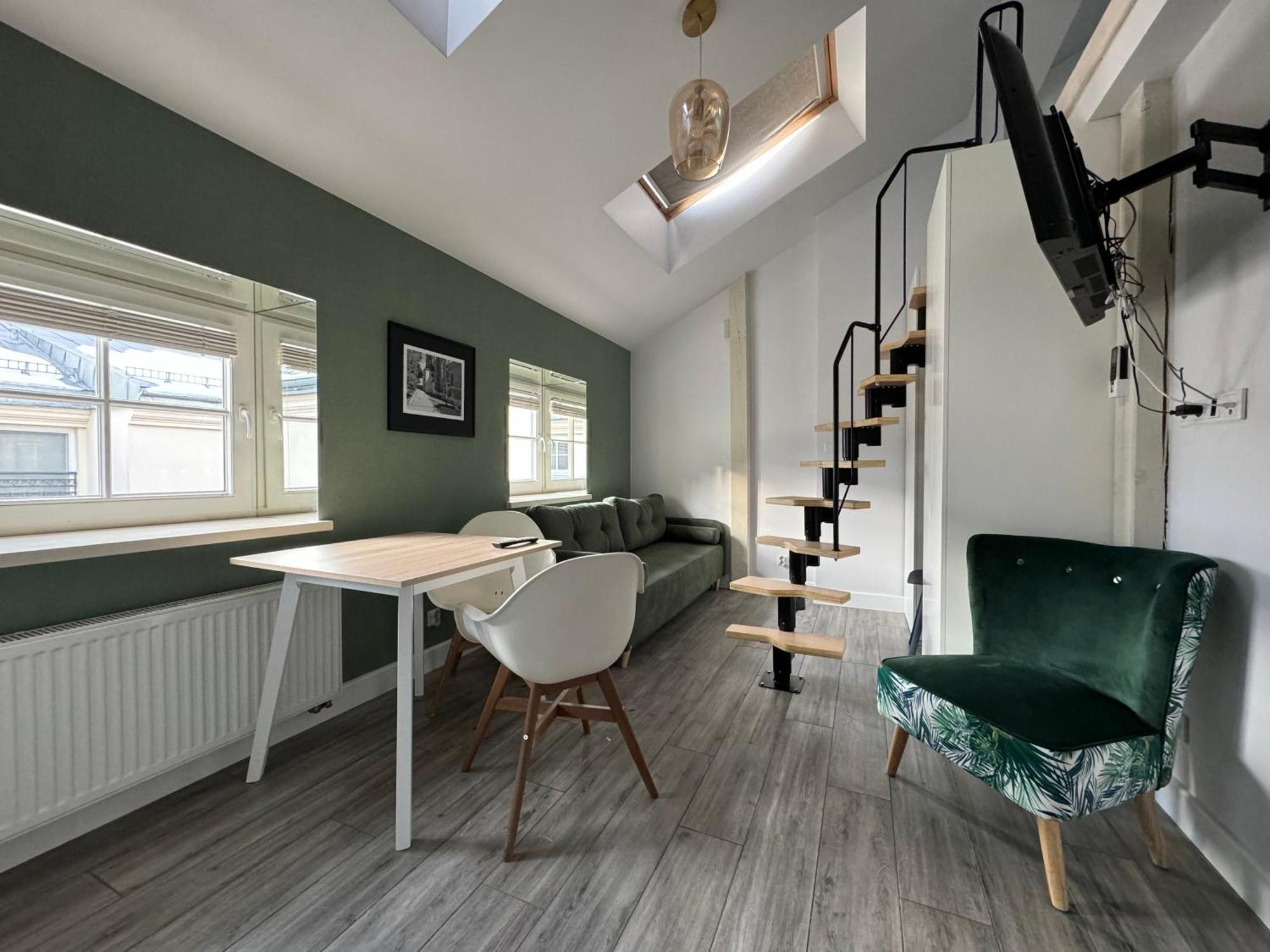 Forest Nook Main Square Loft Apartament *